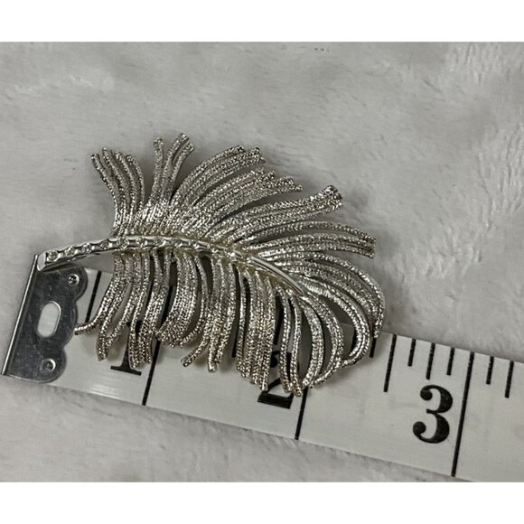 vintage MONET Silvertone FEATHER leaf spruce needle PIN‎ BROOCH Signed - Picture 5 of 6